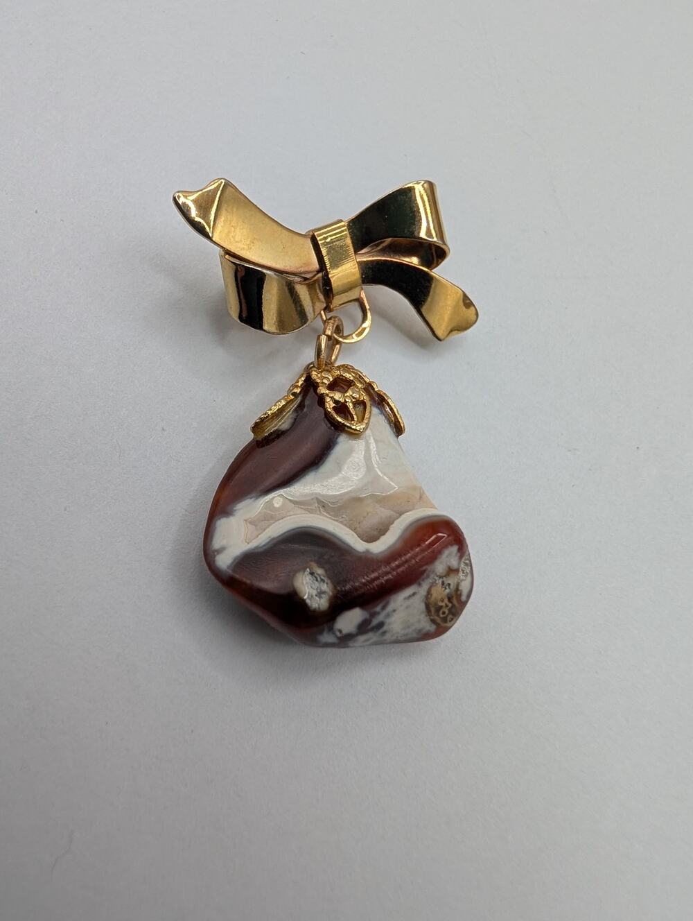 Elegant Gold Tone Bow Brooch Pin with Natural Banded Agate Pendant Dangle